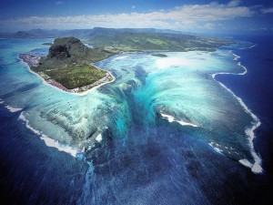 Cascade sous marine - ile Maurice